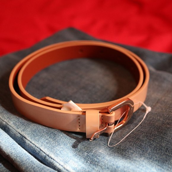 BANANA REPUBLIC NUDE SYNTHETIC LEATHER GLOSSY BELT - Picture 1 of 3